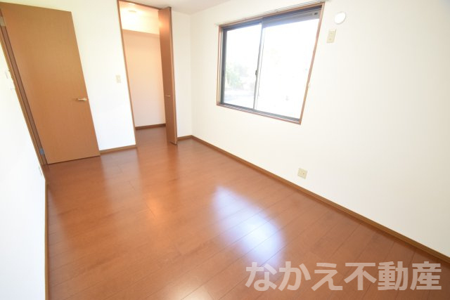【寝室】 | 広くて明るい寝室