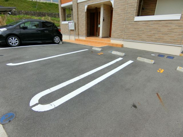 サンシャインヒルの駐車場