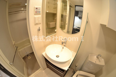 【洗面所】 | アーデン堺筋本町 | コンパクトで使いやすい洗面所
写真は反転タイプになります
