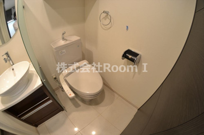 【トイレ】 | アーデン堺筋本町 | シンプルで使いやすいトイレです
写真は反転タイプになります