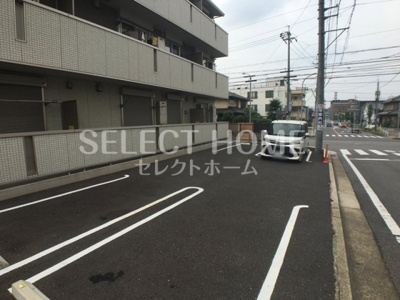 【駐車場】 | ゲストハウス．３８ | 駐車場に車を止められます