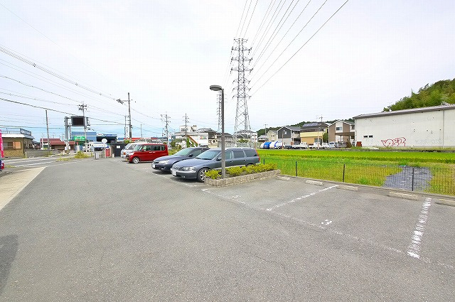 サンライフ（市坂宮ノ内）の駐車場