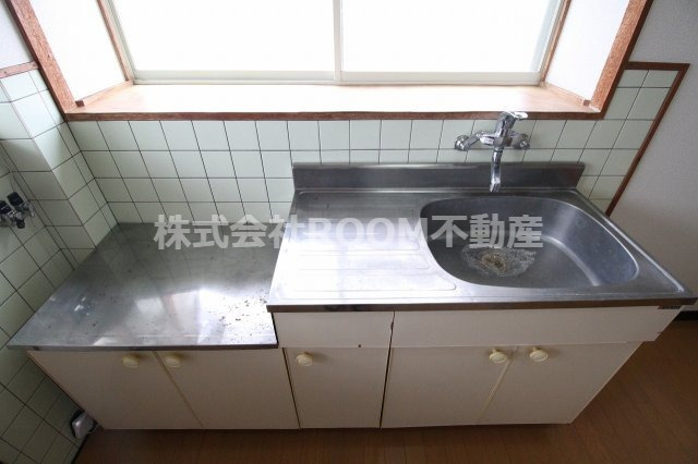 田中コーポのキッチン|コンパクトなキッチンで掃除もラクラク