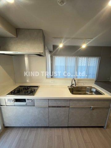 メロディーハイムTEN-ROKU 弐番館のキッチン|コンパクトなキッチンで掃除もラクラク