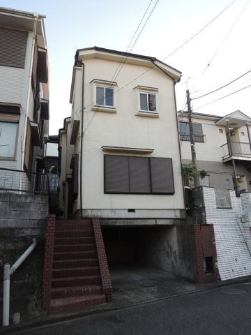 多摩市聖ヶ丘３丁目の一戸建ての外観|戸建物件【聖ヶ丘戸建】