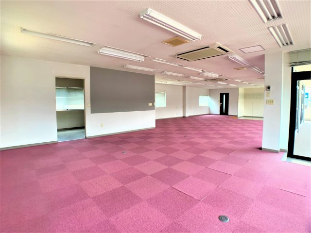 道崎田店舗の内装