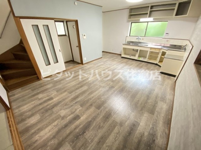 【居間・リビング】 | 善根寺町1丁目戸建賃貸