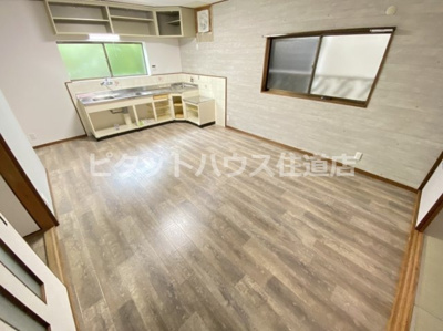 【居間・リビング】 | 善根寺町1丁目戸建賃貸