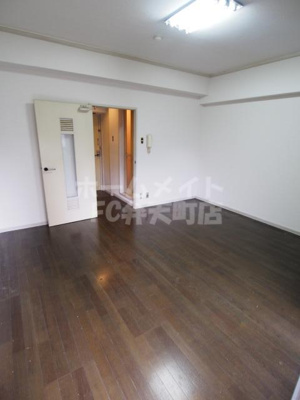 【居間・リビング】 | 丸栄マンション九条 | 使いやすい居間です