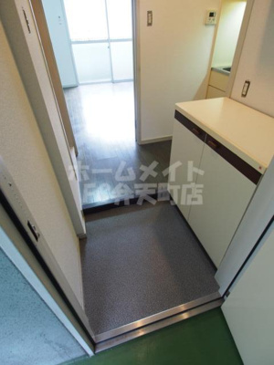 【玄関】 | 丸栄マンション九条 | 明るい玄関です