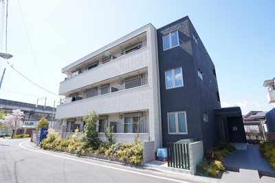 【外観】 | ローズガーデン戸田 | 前面が公園目の前となる明るい建物です