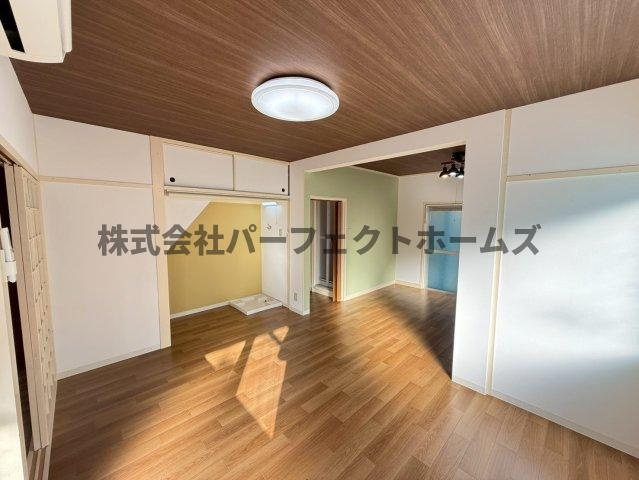 香里北之町戸建　賃貸の居間・リビング|ゆったりとしたリビングです