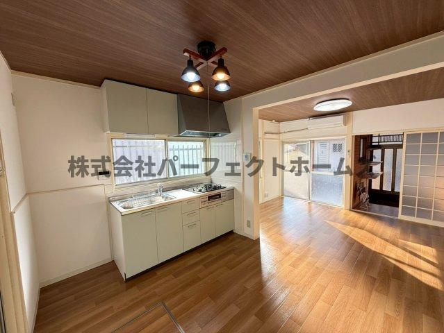 香里北之町戸建　賃貸の居間・リビング|おしゃれな居間です