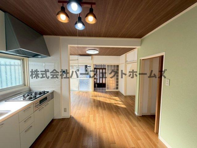 香里北之町戸建　賃貸の居間・リビング|こちらの居間で趣味の時間をお楽しみください