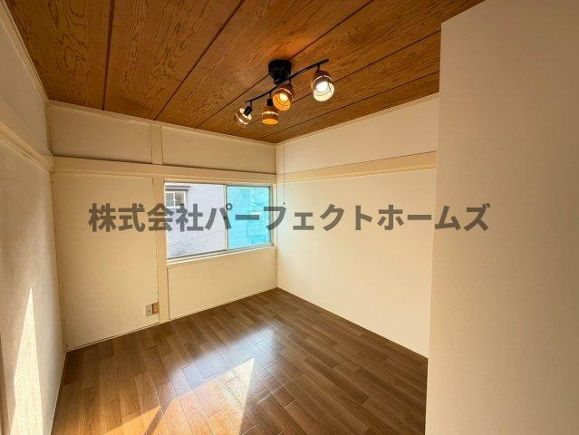 香里北之町戸建　賃貸の洋室|落ち着いた色調の洋室です