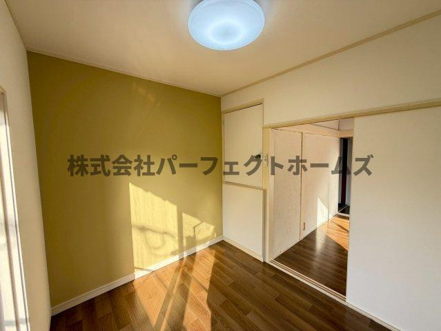 香里北之町戸建　賃貸の洋室|落ち着いた色調の洋室です