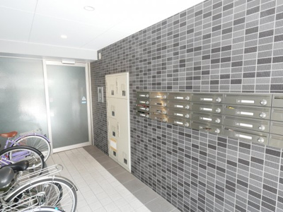 【エントランス】 | フラッティ千本今出川 | 宅配ボックス