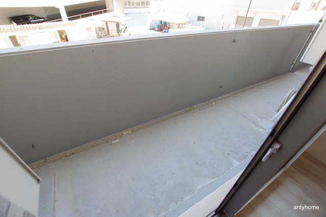 エスリード大阪クレストコート　仲介手数料無料のバルコニー