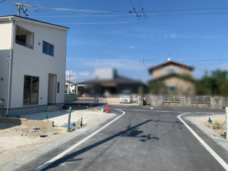 【前面道路含む現地写真】