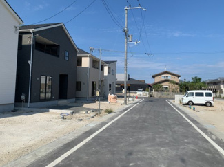 【前面道路含む現地写真】