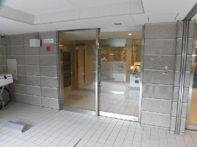 イーグルコート烏丸御池ルミエのエントランス