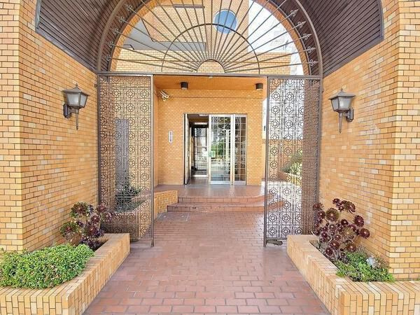 ロイヤルマンション荒江のエントランス