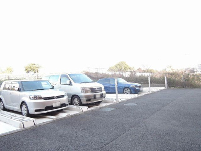 【駐車場】 | ファミールガーデン横浜・小机弐番館 | 駐輪場機械式駐車場です。