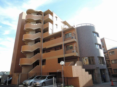 【外観】 | ファミールガーデン横浜・小机弐番館 | 総戸数1２２戸、２００１年２月築、管理人は日勤勤務につき管理体制良好です♪