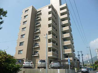 【外観】 | パブリコーポ千同（リノベーション済） | 【耐震性】
耐震性の高さを判断するポイントは、
建築確認申請日が1981年6月1日以降の
新耐震基準に適合しているかどうか。
震度６程度の大地震でも
建物が崩壊しないレベルが基準になりました。