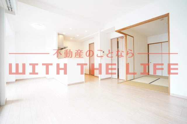 ライオンズ六ッ門サンリヤンタワー【キャッシュバック対象物件】の居間・リビング|おしゃれなリビングです