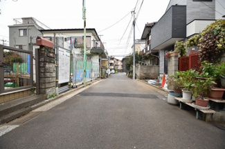 【前面道路含む現地写真】 | 現地見学や資料請求などお気軽にお問合わせ下さい。
周辺環境とあわせて現地ご案内致します。