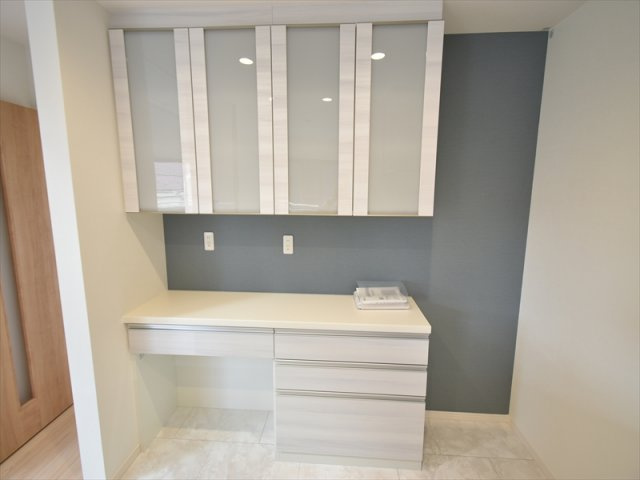 【その他】 | 世田谷区上祖師谷2丁目 新築戸建 | 低層住宅地に佇む二階建てレジデンス
前面道路は約5ｍの公道につき、お車の出し入れも楽々！