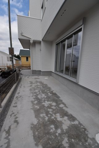 【駐車場】 | 世田谷区祖師谷４丁目　新築戸建 | 大型車両の駐車頂けるカースペースを完備しております。