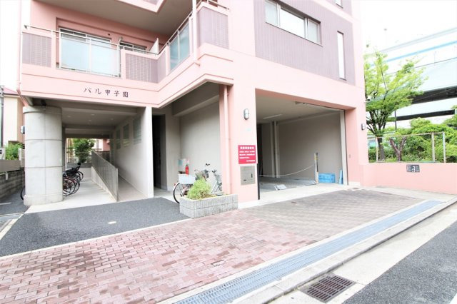 パル甲子園のエントランス|毎日通るエントランスはこのようになっています