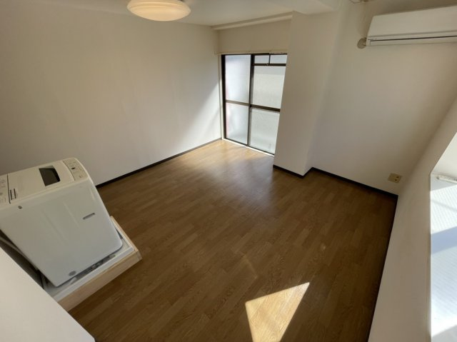 【その他】 | ヨコハマベイストロベリーインターナショナル | ２面採光で明るい室内です