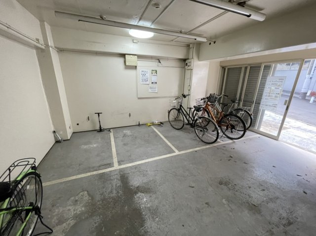 【駐車場】 | ヨコハマベイストロベリーインターナショナル | バイク・自転車の駐輪相談可能です