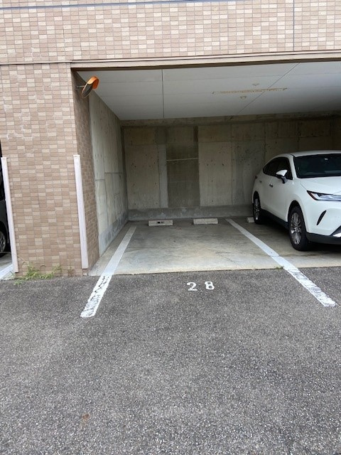 フレックスマンション福井の駐車場|屋根付き駐車場２８番使用