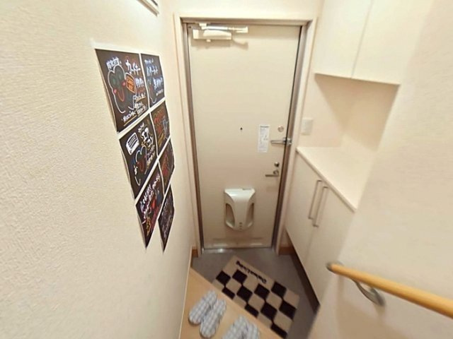 ルミエール岩橋 B棟の玄関