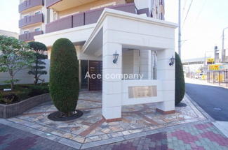 【エントランス】 | 谷町線「文の里駅」・「田辺駅」徒歩7分、近鉄南大阪線「北田辺駅」徒歩8分、JR阪和線「美章園駅」徒歩8分、御堂筋線「昭和町駅」徒歩9分