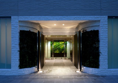 【エントランス】 | セルアージュ横濱関内エリーゼ | 夜間のエントランスです。