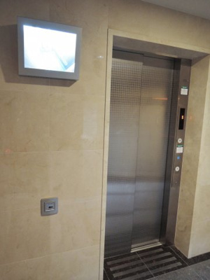 【その他共用部分】 | セルアージュ横濱関内エリーゼ | エレベーター付きのマンションです。
外から中の様子が見れるため女性の方も安心です。