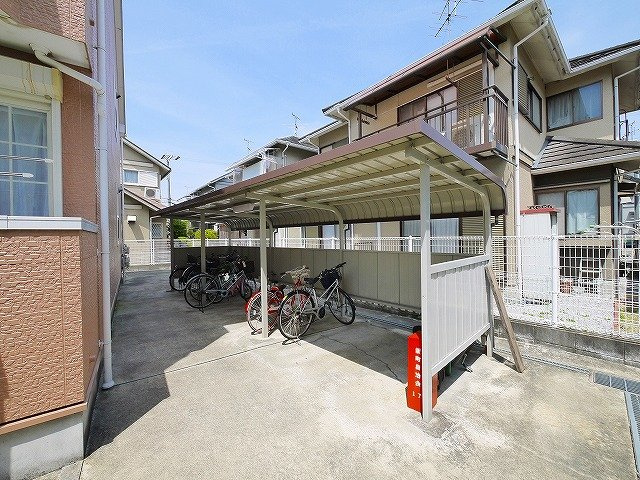 ラフィナートのその他共用部分|屋根付き駐輪場