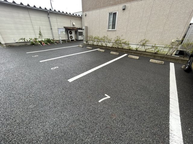 コスミオンの駐車場