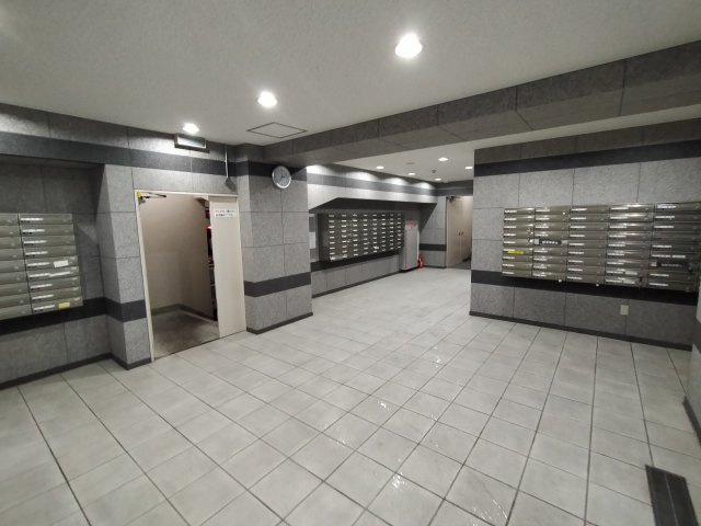 ハイマートすみれのエントランス|キチンと管理の行き届いた綺麗なエントランス。