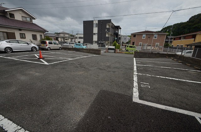 イリフネビルの駐車場