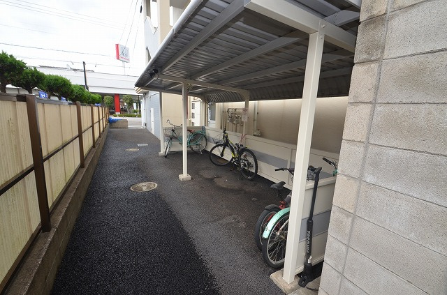 イリフネビルのその他共用部分|自転車置き場あります。