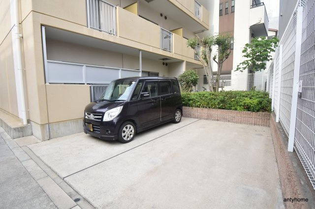 ラリヴィエールの駐車場