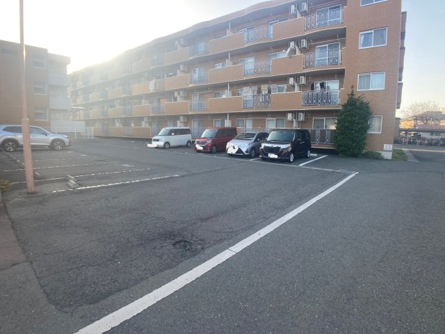 サンフレッシュ西下台の駐車場