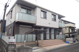 【外観】 | 積水ハウス施工の賃貸住宅シャーメゾン♪小田急線「百合ヶ丘」駅より徒歩7分！コンビニが近くて便利な立地の2階建てアパートです♪