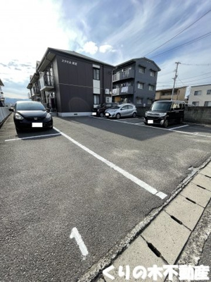 【駐車場】 | エクセル拝志 | 敷地内駐車場完備です。